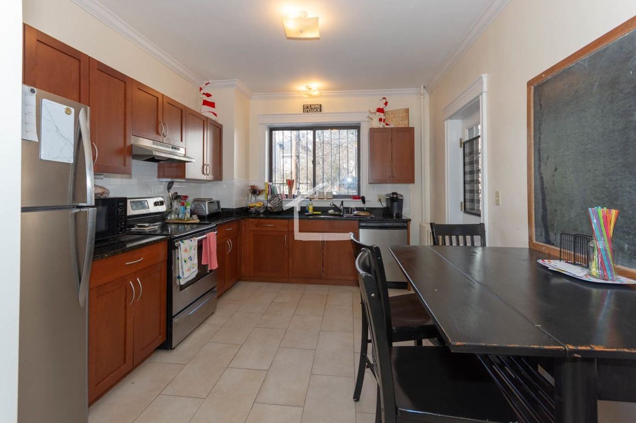 35 Glenville Ave - Photo 5 of 8