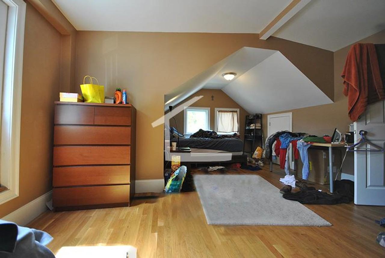 37 Woodstock Ave - Photo 7 of 11