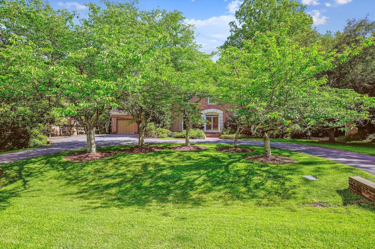 7804 Lonesome Pine Ln - Photo 3 of 50