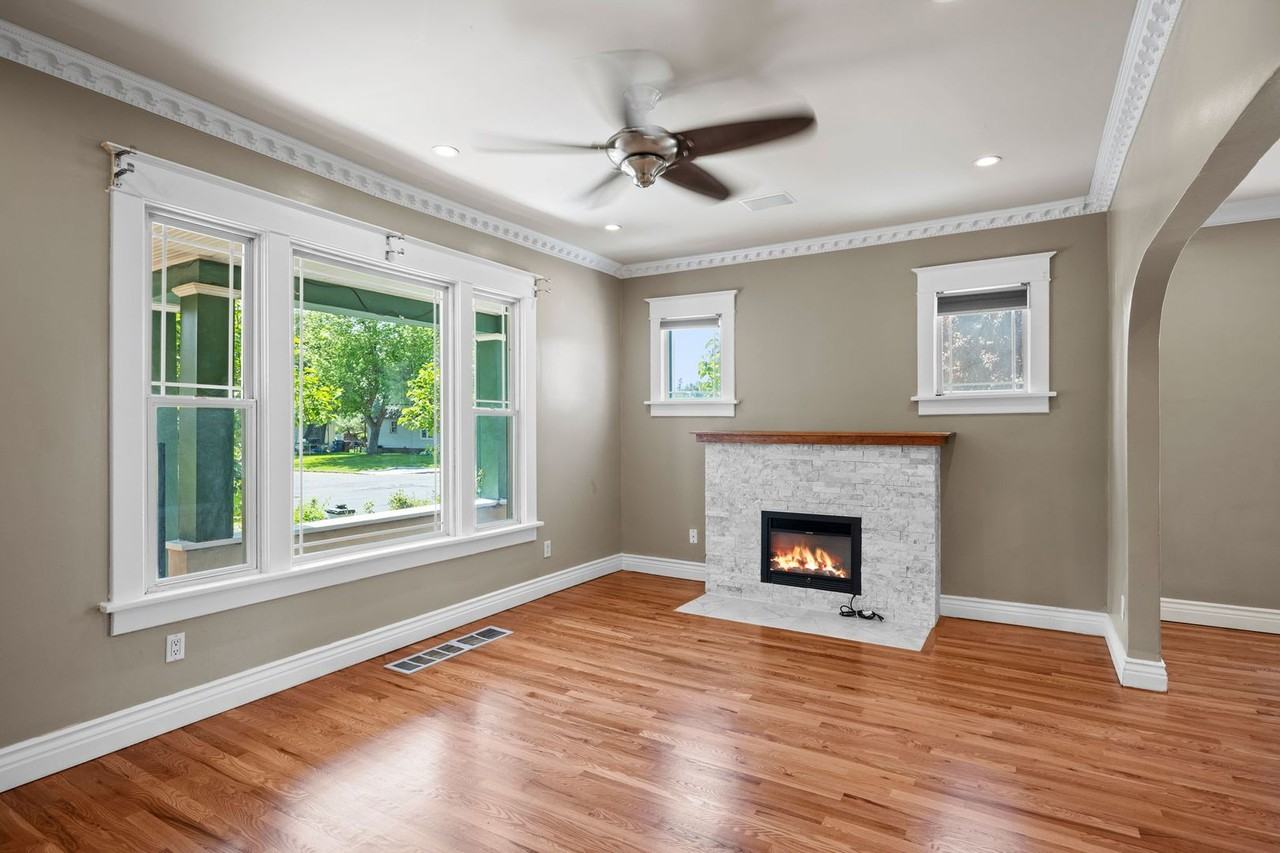 1028 W Chelan Ave - Photo 6 of 44