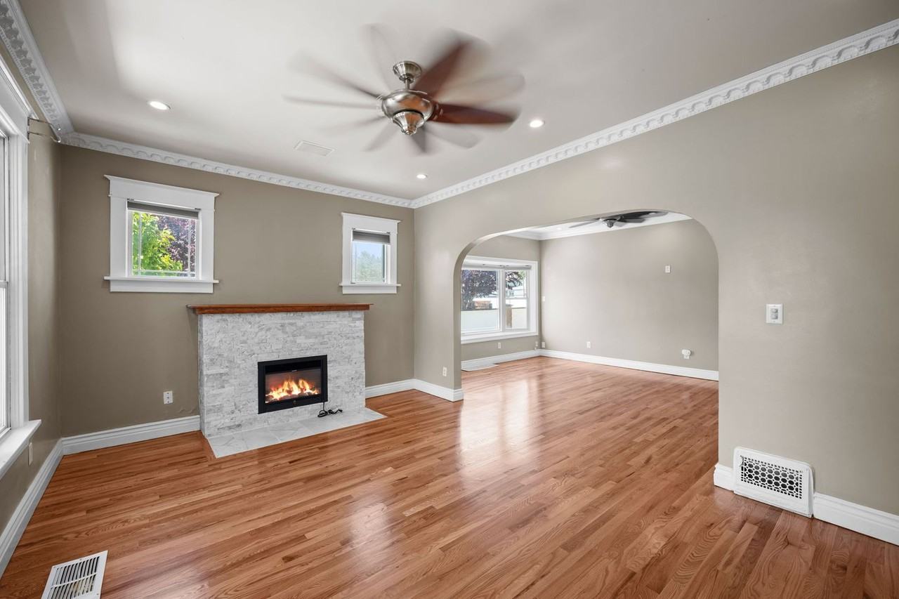 1028 W Chelan Ave - Photo 7 of 44