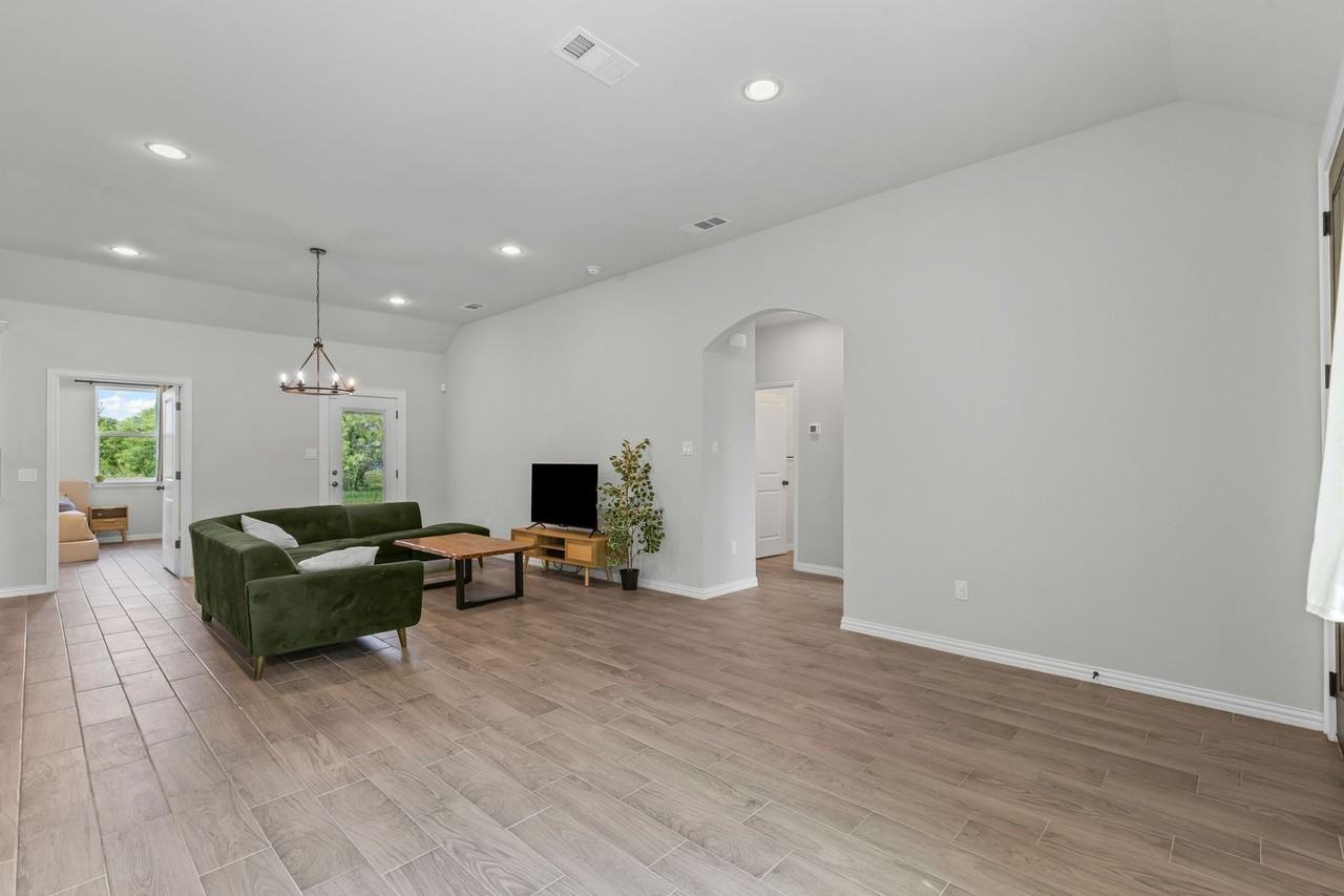 6111 Collins Ct - Photo 2 of 45