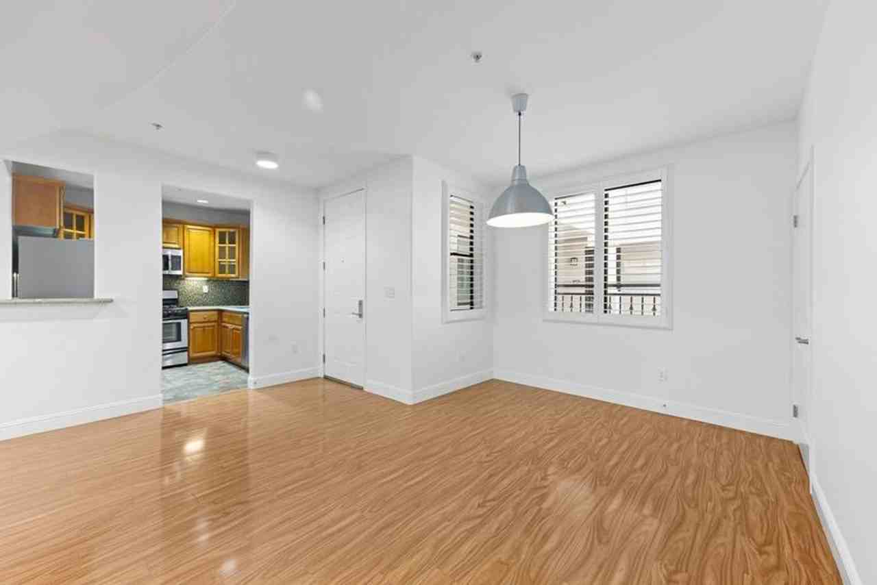 4724 Kester Ave #102 - Photo 7 of 36
