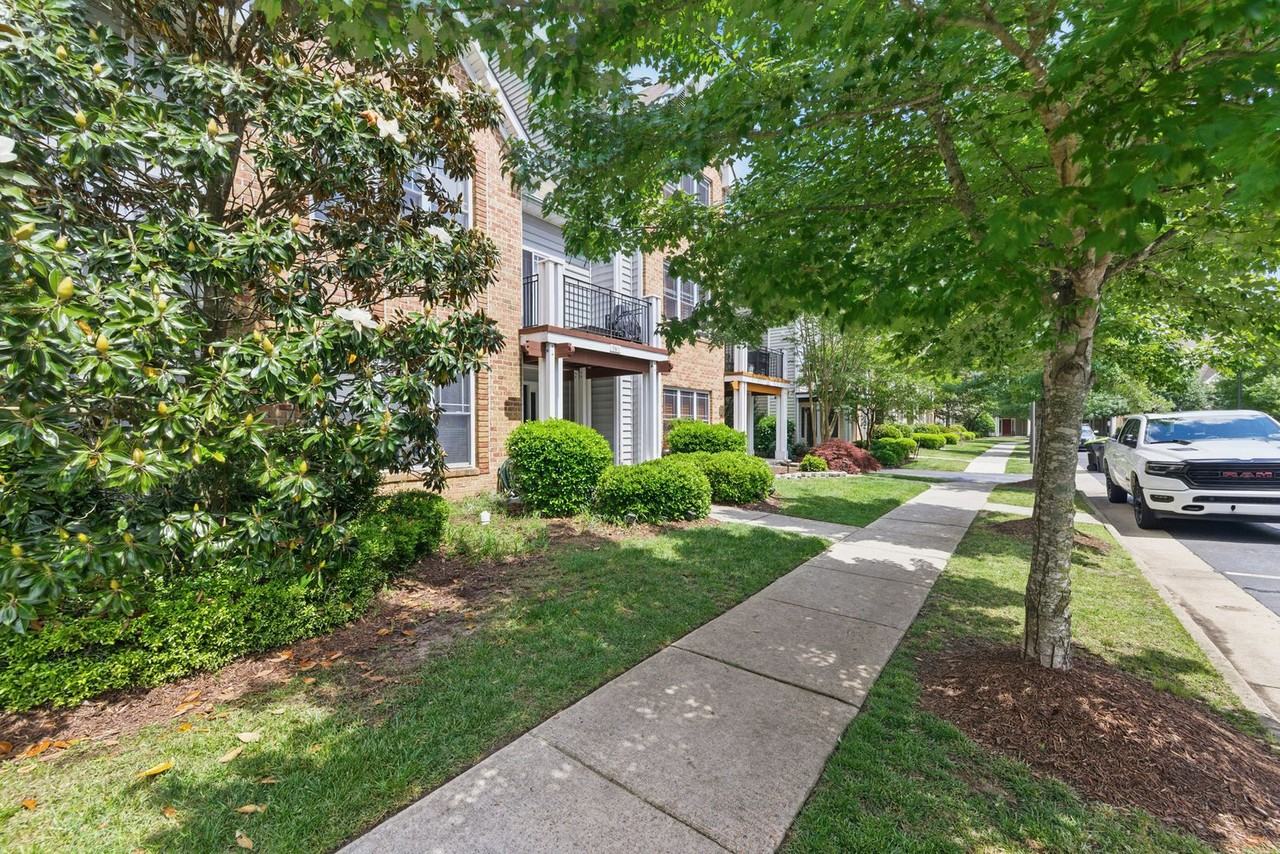 985 Hollymeade Cir - Photo 2 of 28