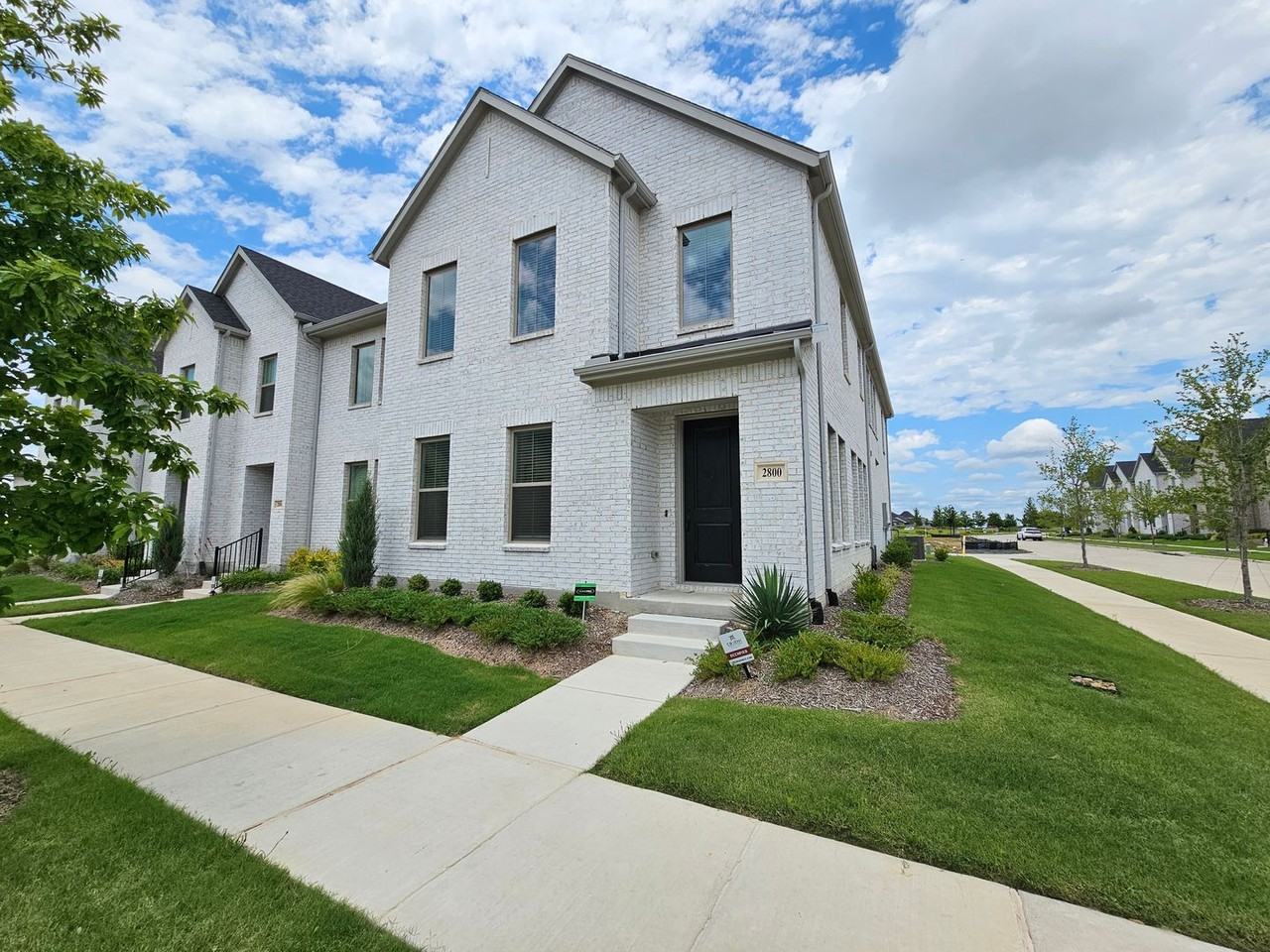 2800 Jacaranda Dr - Photo 2 of 35