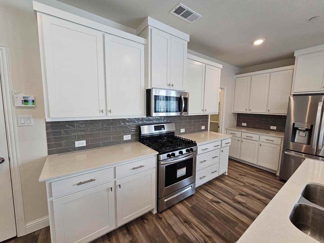 2800 Jacaranda Dr - Photo 3 of 35