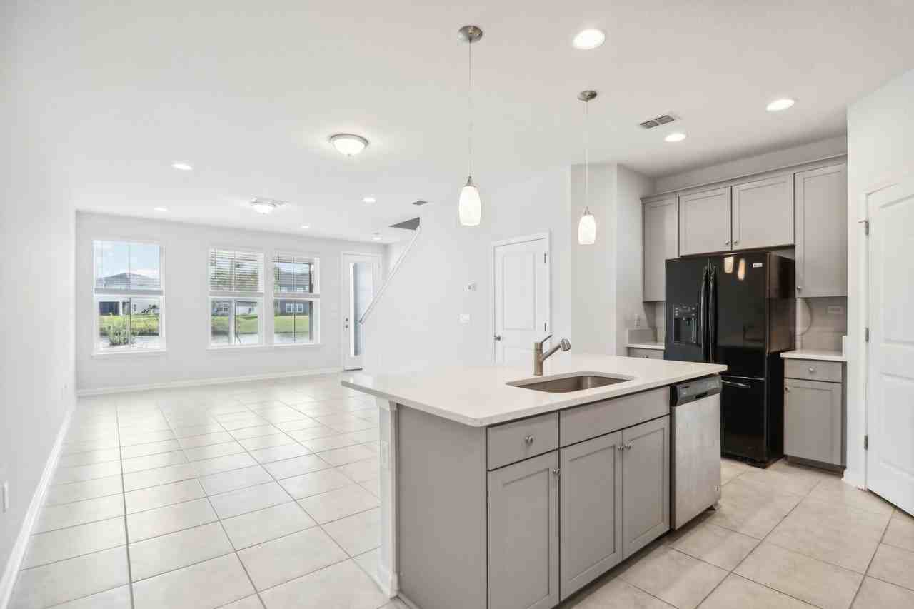 260 Brandon Lakes Drive - Photo 3 of 26