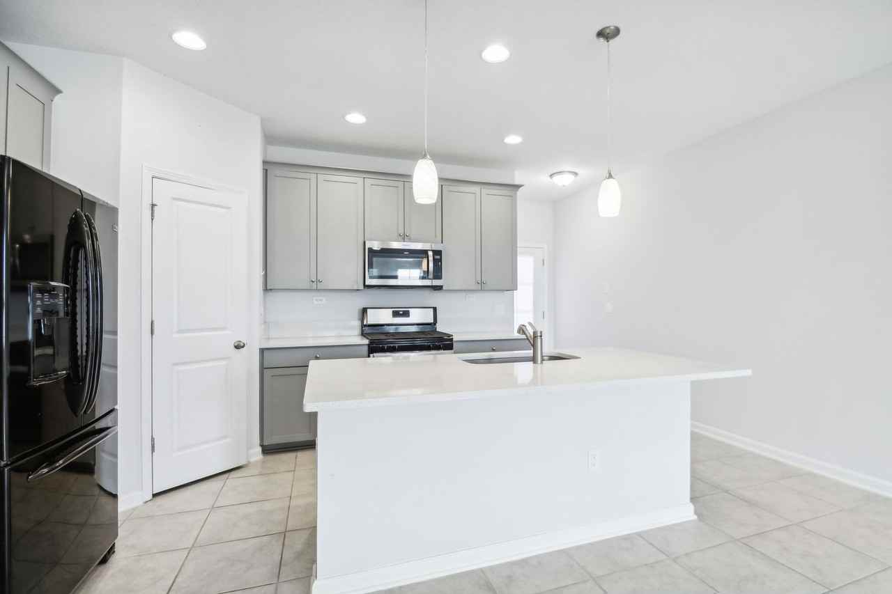 260 Brandon Lakes Drive - Photo 5 of 26