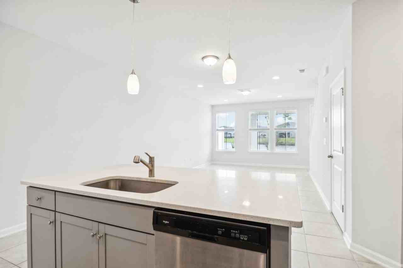 260 Brandon Lakes Drive - Photo 6 of 26