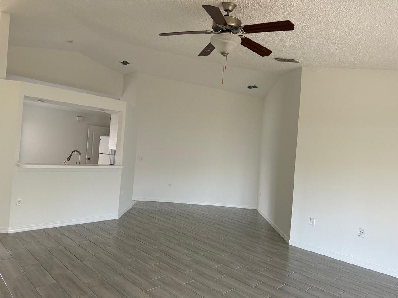 612 Lakemont Dr - Photo 3 of 9