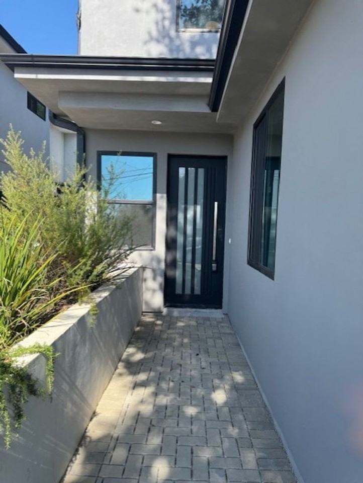 10754 Nassau Ave - Photo 2 of 34