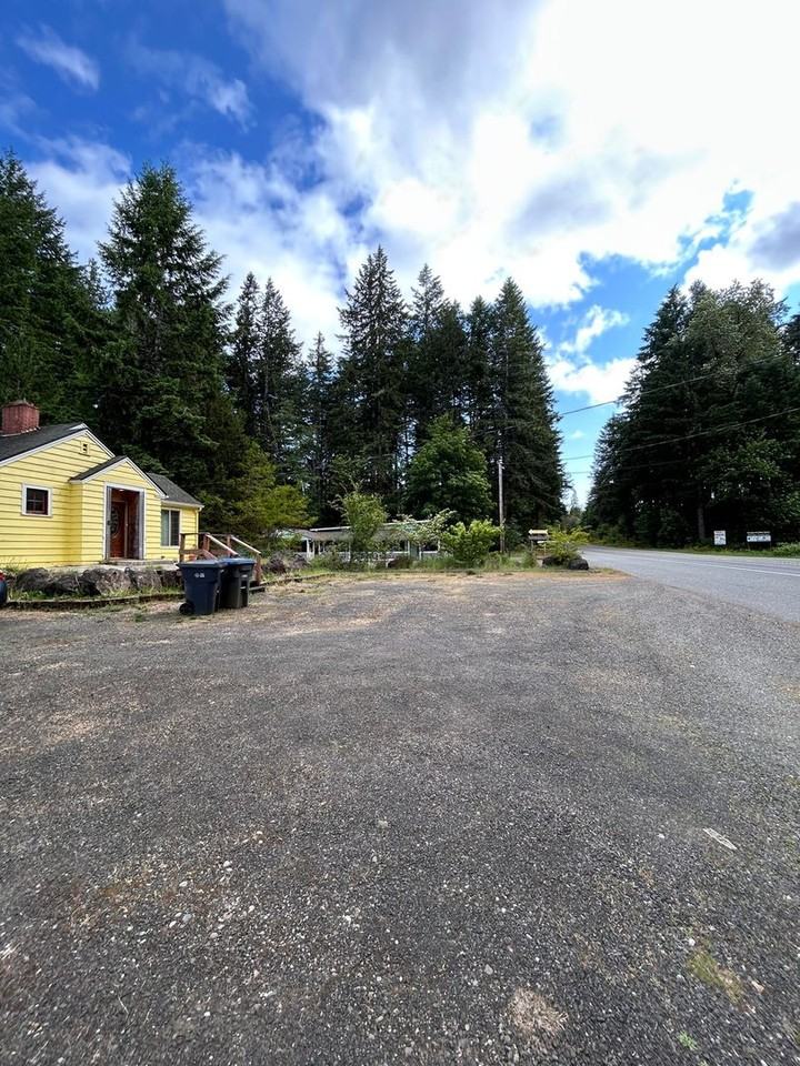 22220 N Us Highway 101 - Photo 3 of 11