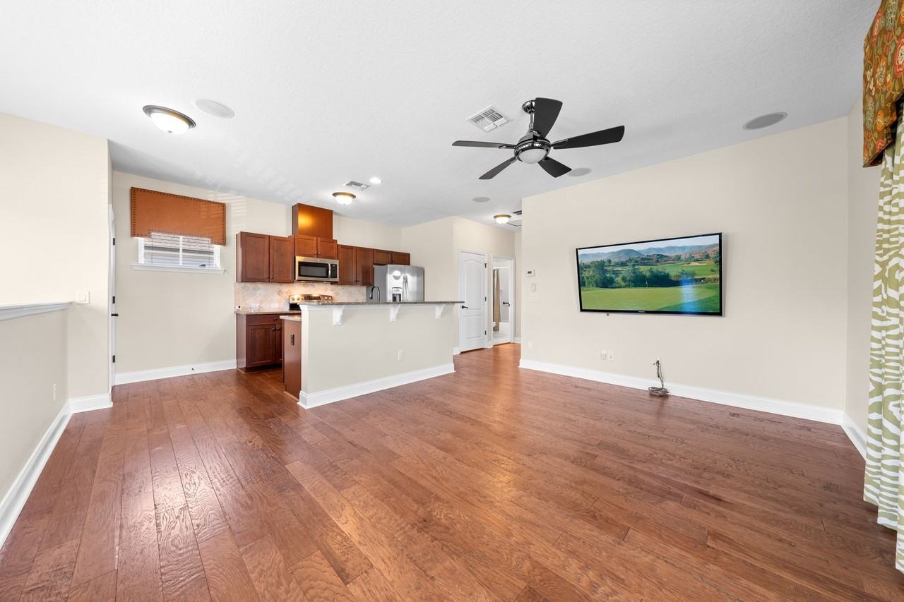 8393 Laureate Blvd - Photo 4 of 40