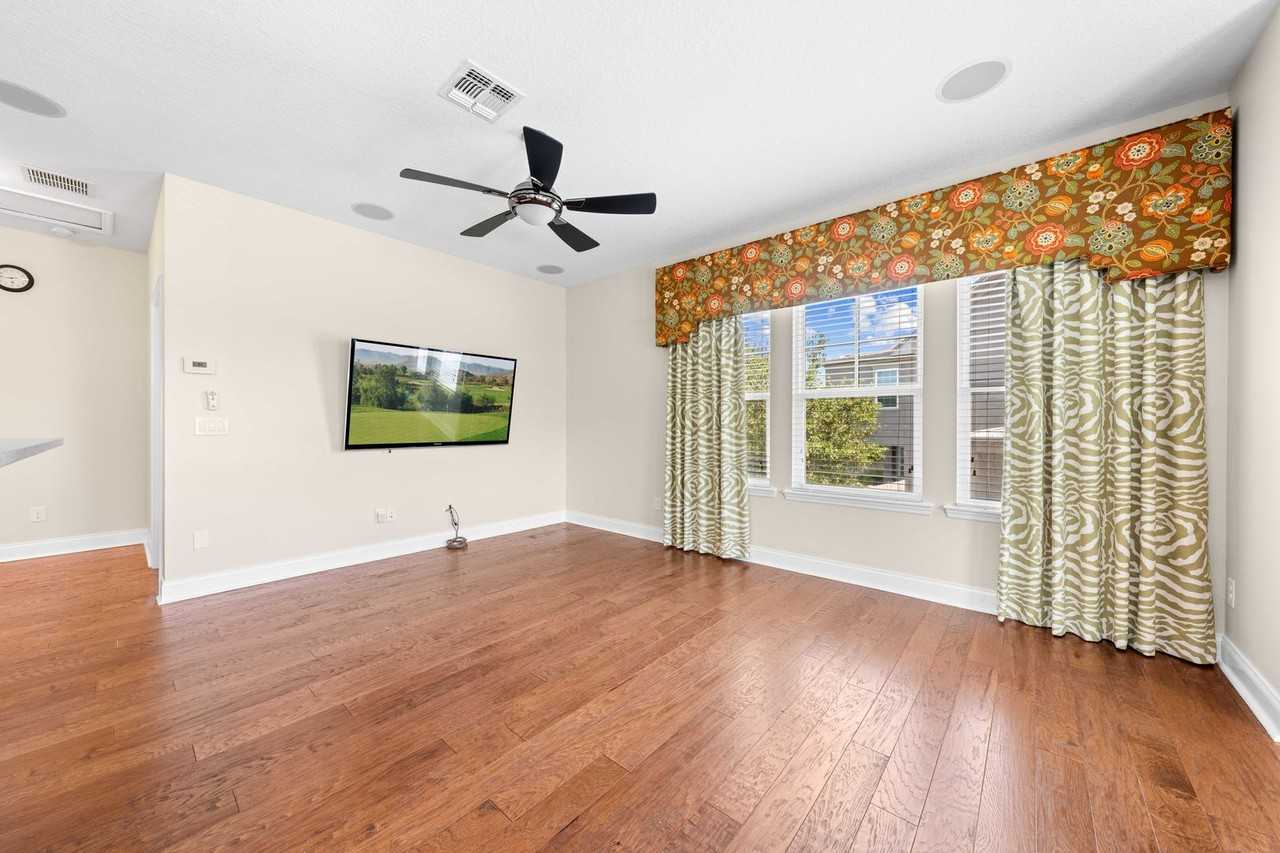 8393 Laureate Blvd - Photo 5 of 40