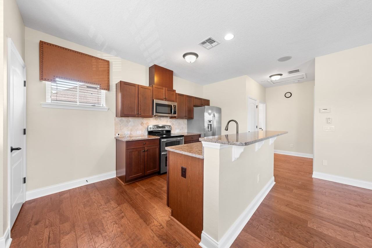 8393 Laureate Blvd - Photo 6 of 40