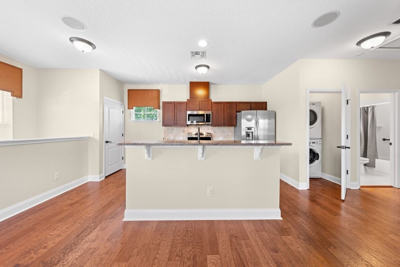 8393 Laureate Blvd - Photo 7 of 40