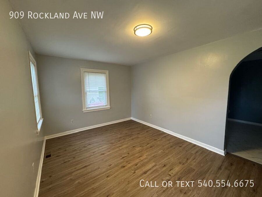 909 Rockland Ave Nw - Photo 2 of 12