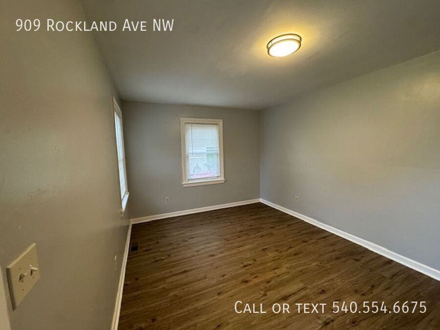 909 Rockland Ave Nw - Photo 3 of 12