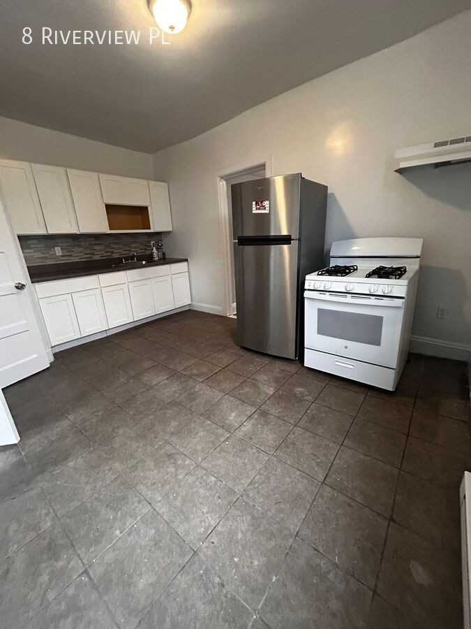 8 Riverview Pl - Photo 2 of 9