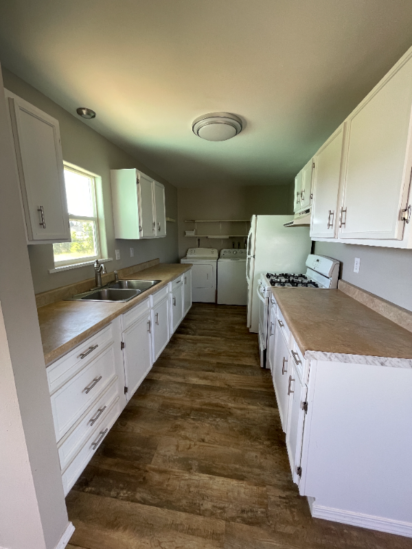 2555 Valley Dr - Photo 6 of 17