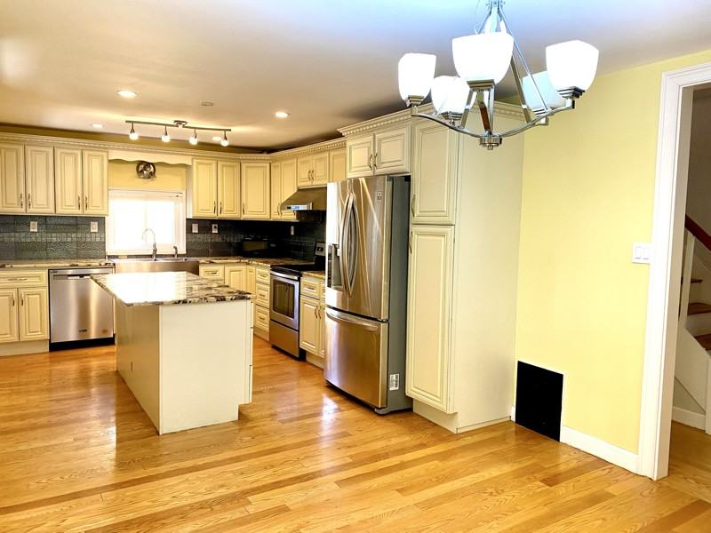 23 Farmcrest Ave - Photo 3 of 29