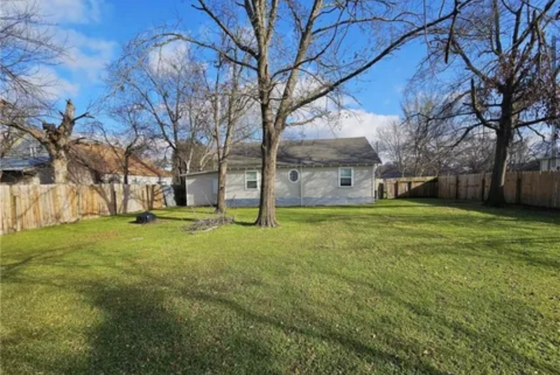 205 N Rusk St - Photo 2 of 19