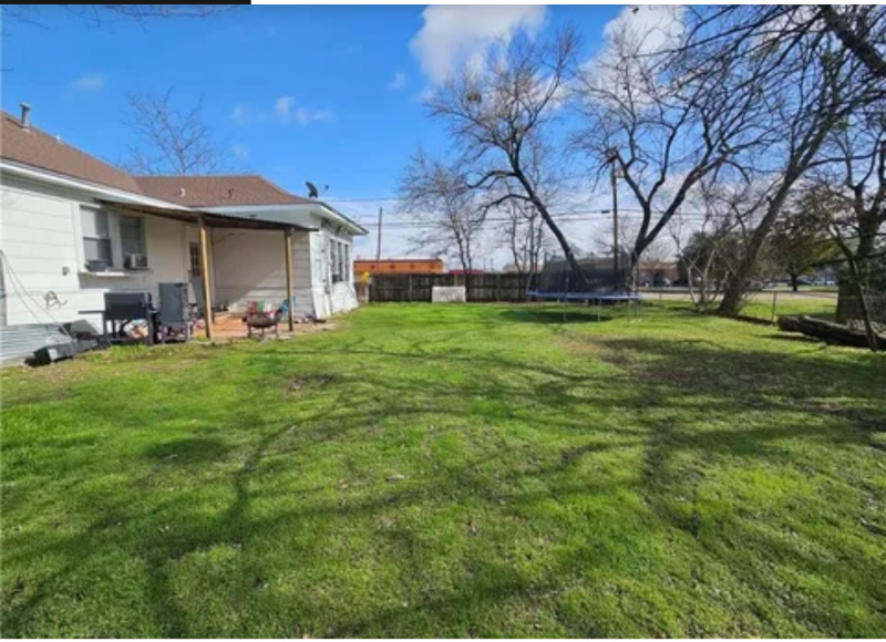 402 W Yeagua St - Photo 3 of 17