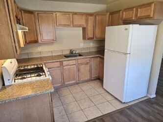 Comstock Apartments - Photo 2 of 7