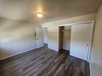 Comstock Apartments - Photo 6 of 7