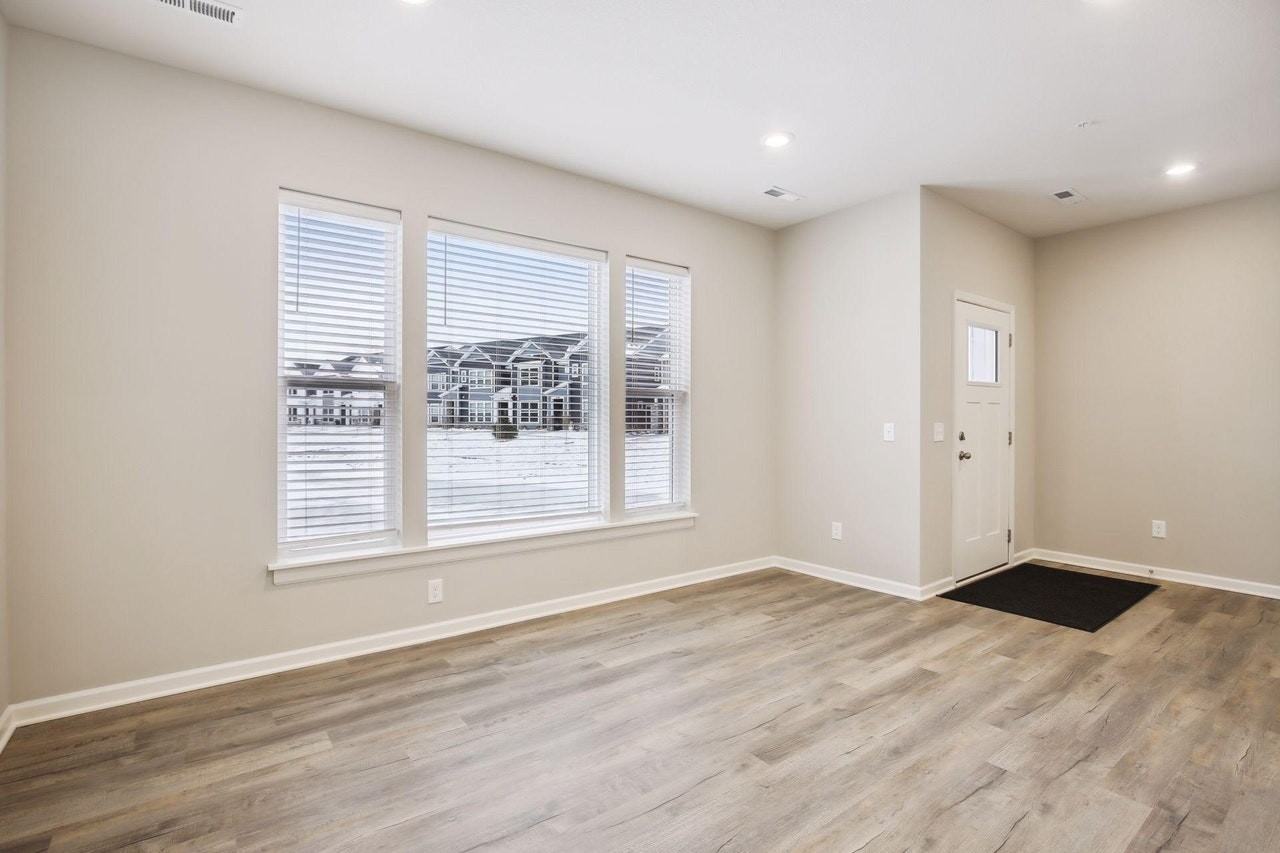 14536 Twin Lakes Circle - Photo 3 of 40