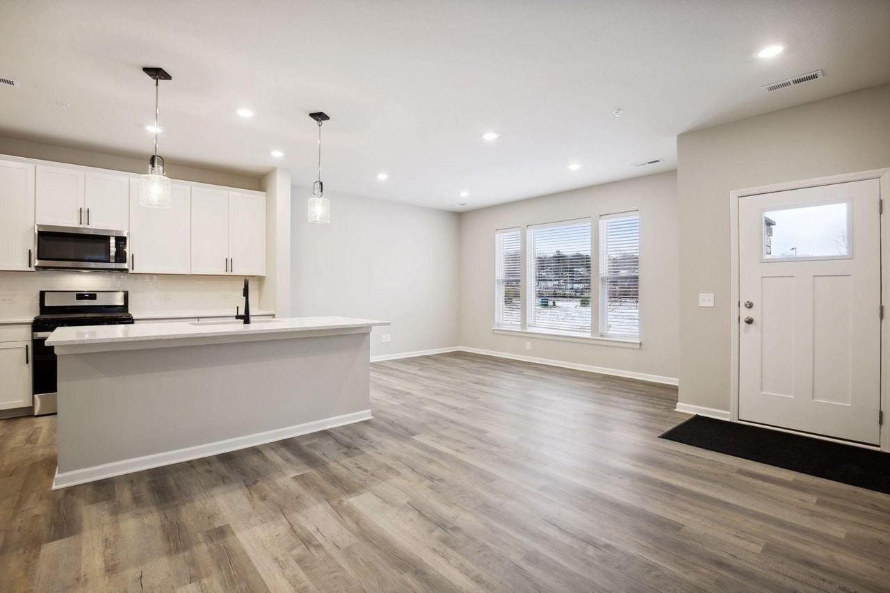 14536 Twin Lakes Circle - Photo 4 of 40