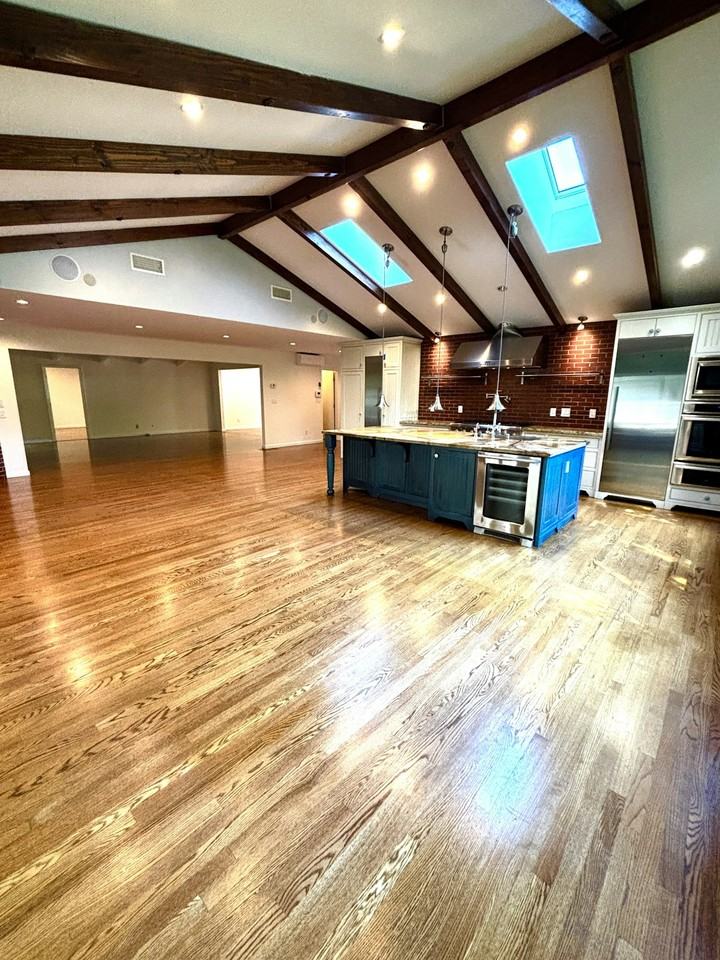 1875 University Avenue - Photo 3 of 28