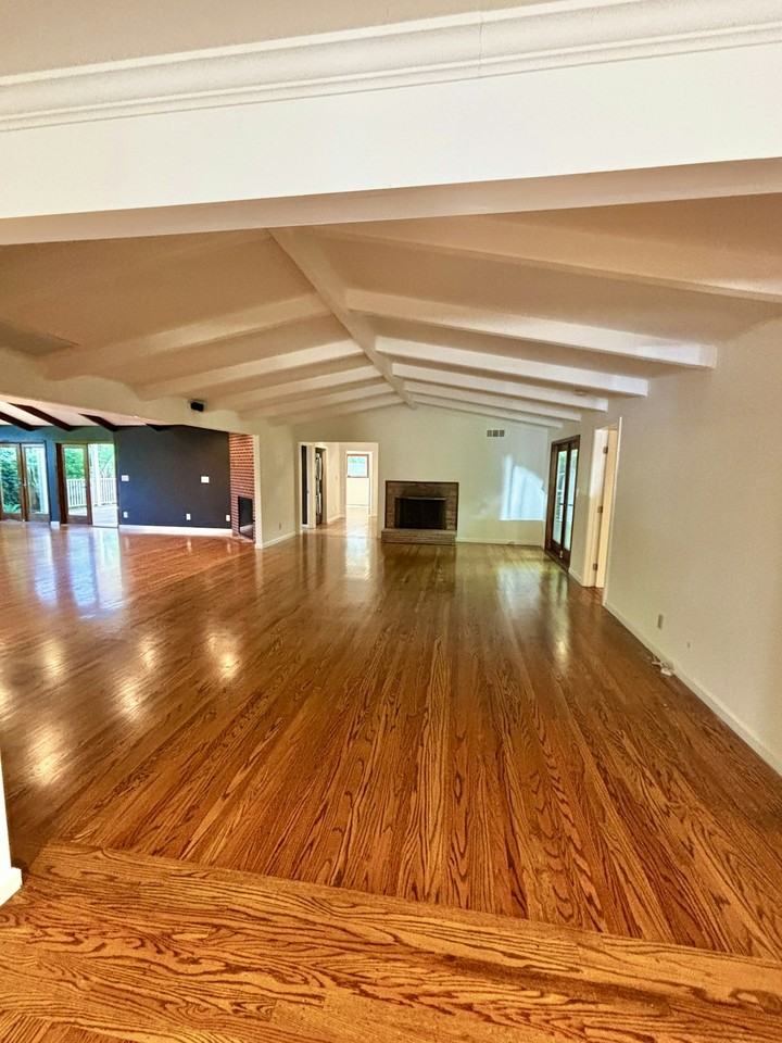 1875 University Avenue - Photo 7 of 28