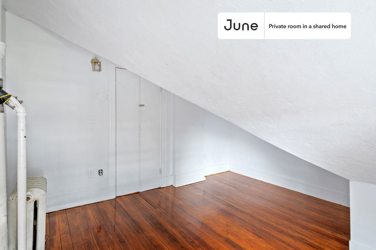 4 Haskell St #E - Photo 2 of 17