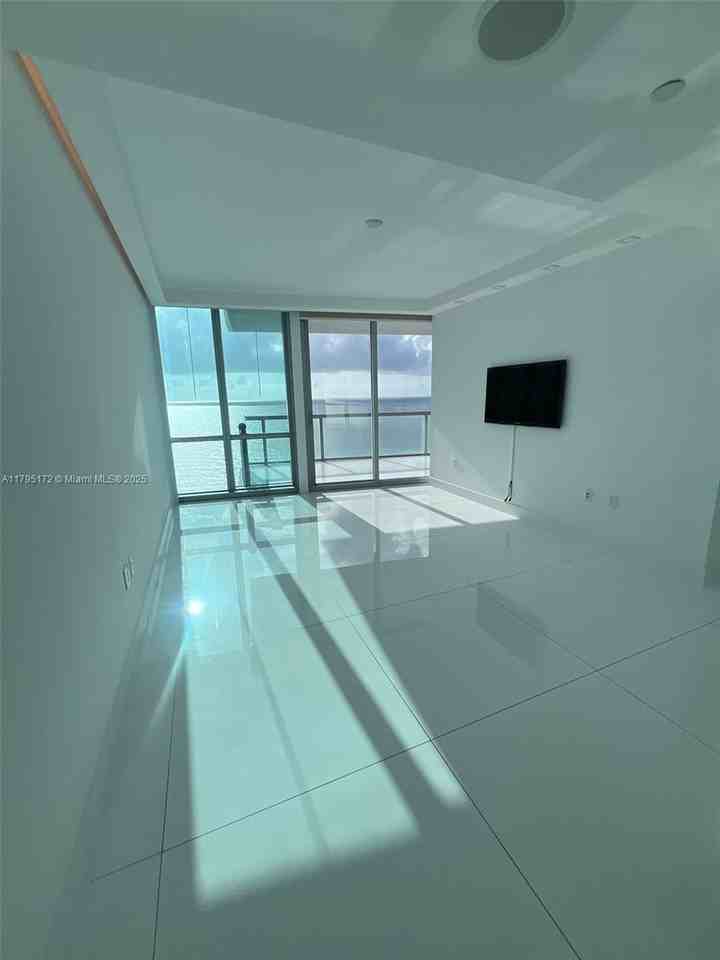 17121 Collins Ave #1607 - Photo 5 of 8