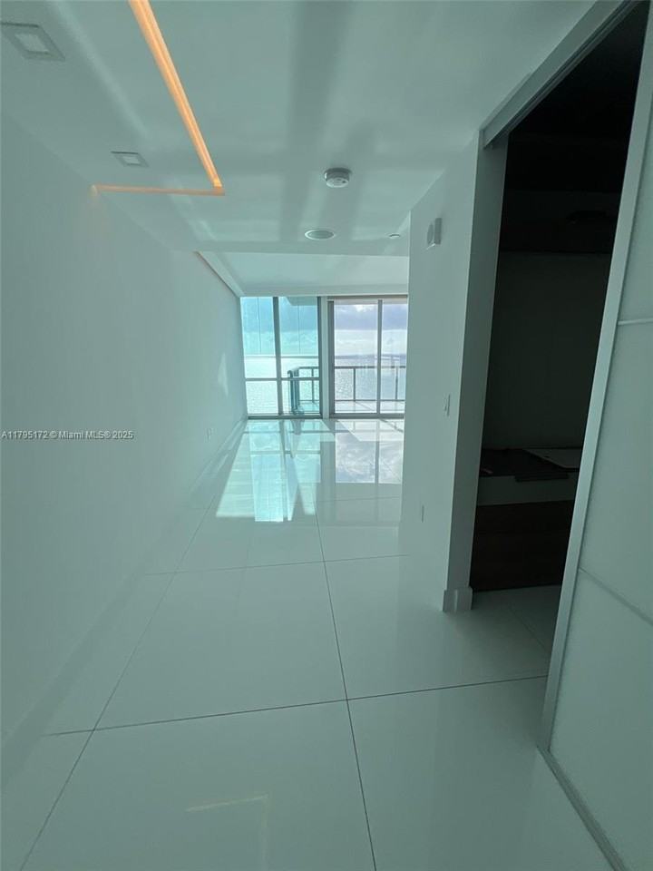 17121 Collins Ave #1607 - Photo 6 of 8