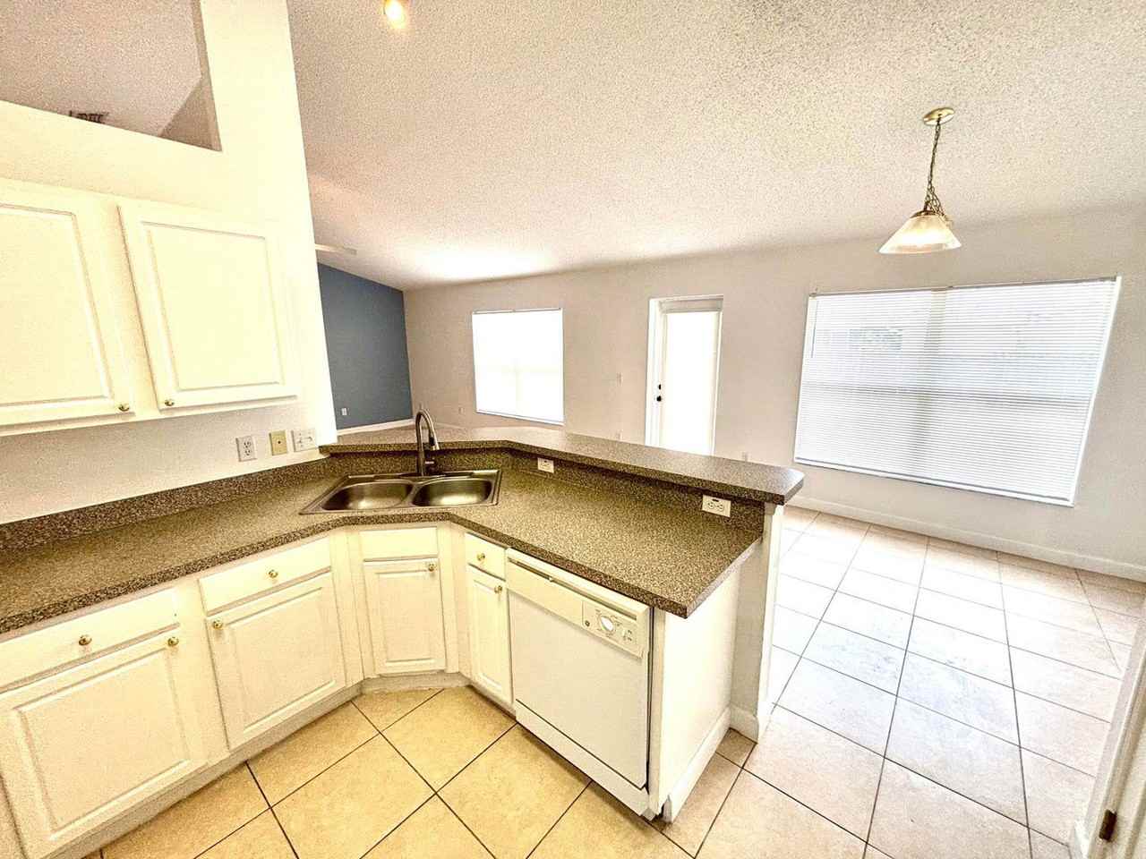344 Sw Majestic Ter - Photo 3 of 8