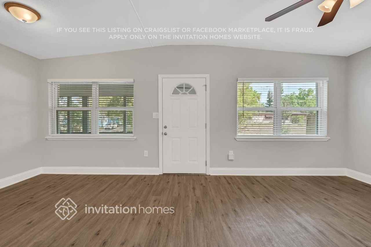 1326 42nd St - Photo 2 of 25