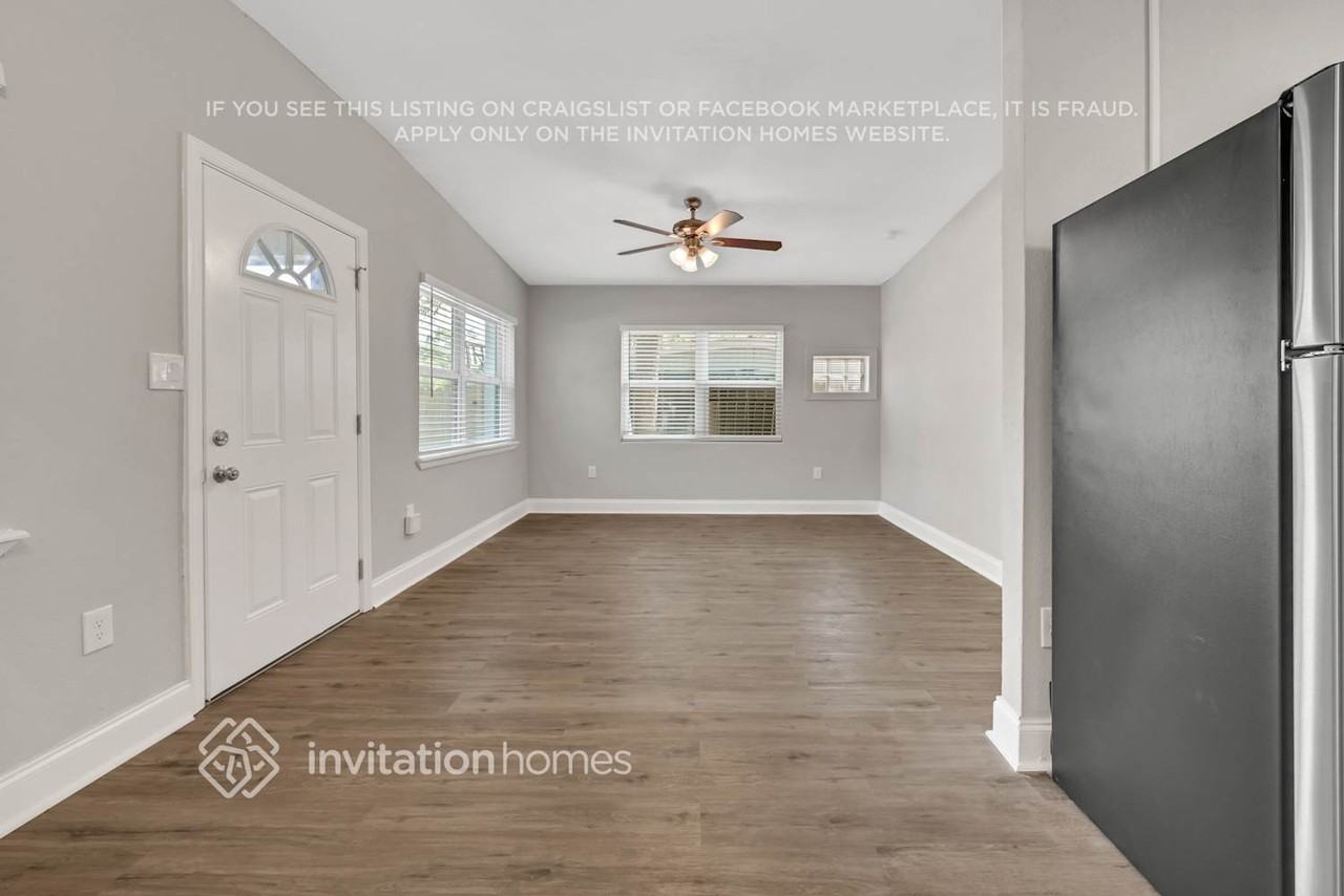 1326 42nd St - Photo 5 of 25