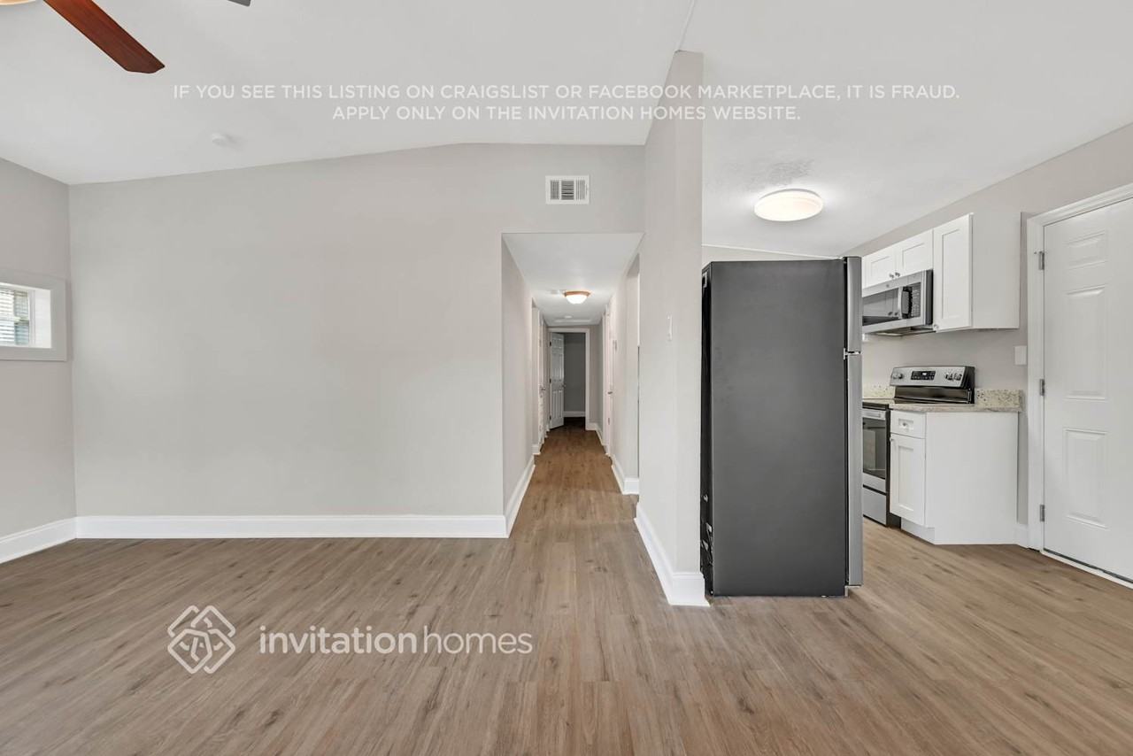 1326 42nd St - Photo 6 of 25