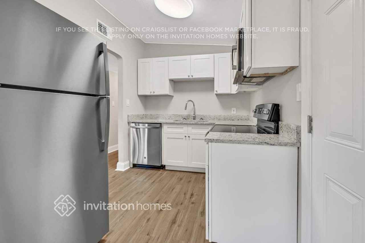 1326 42nd St - Photo 7 of 25