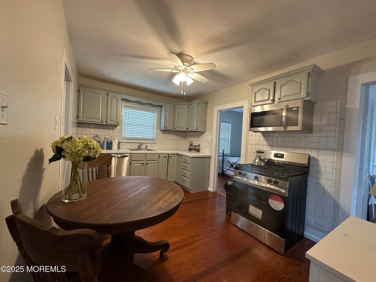 312 1/2 Elberon Ave - Photo 4 of 13