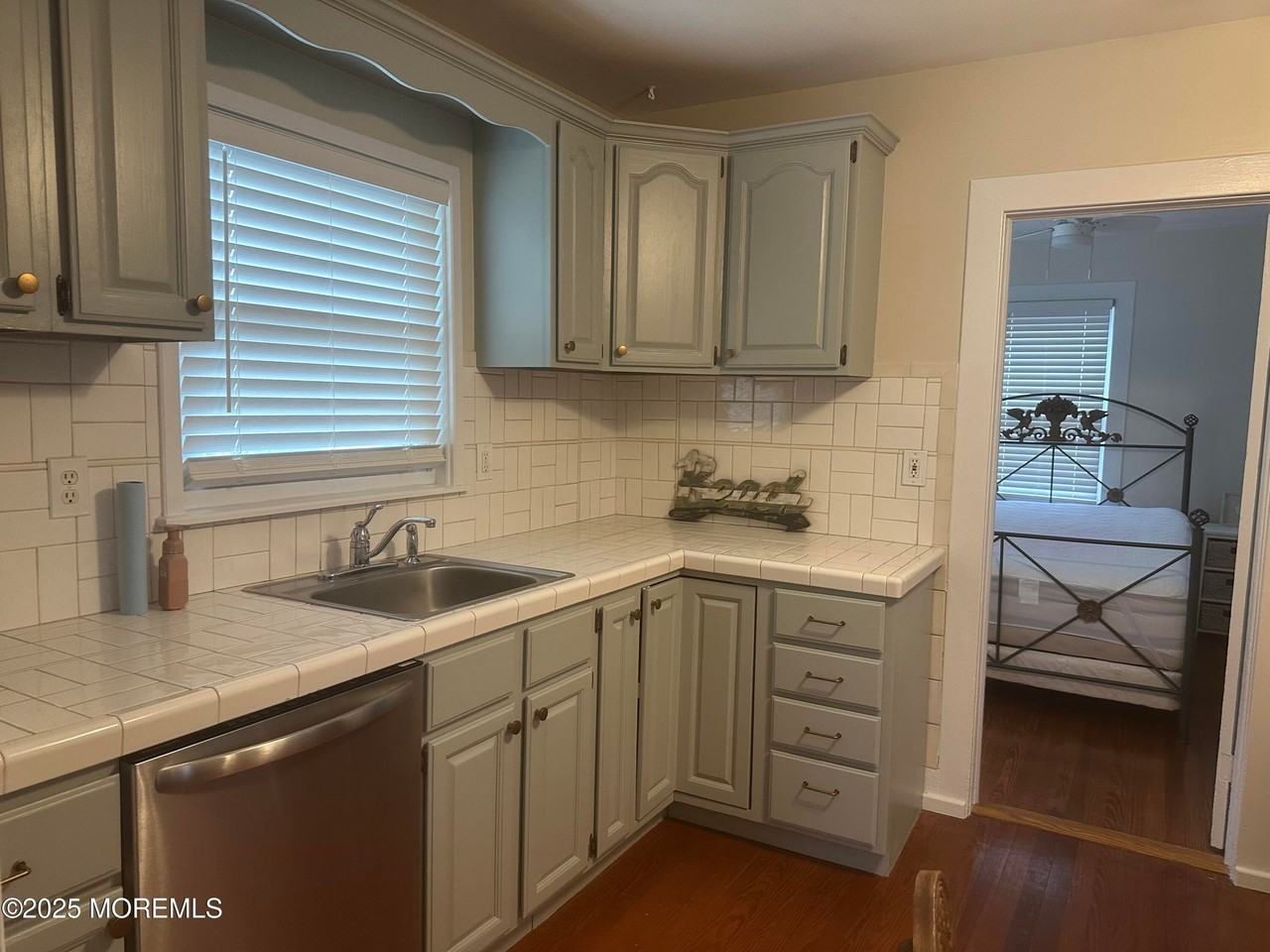 312 1/2 Elberon Ave - Photo 5 of 13