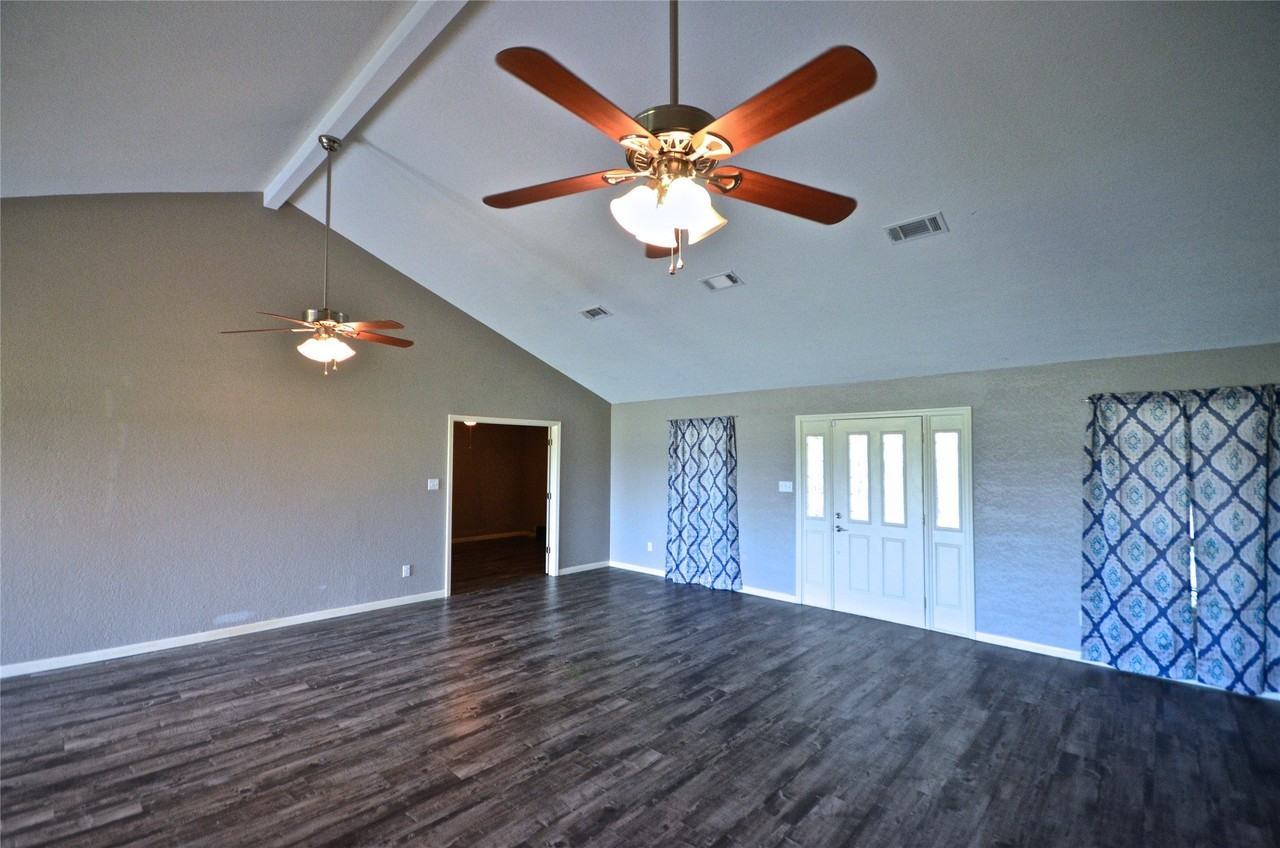 3543 Tamarisk Ln - Photo 2 of 22