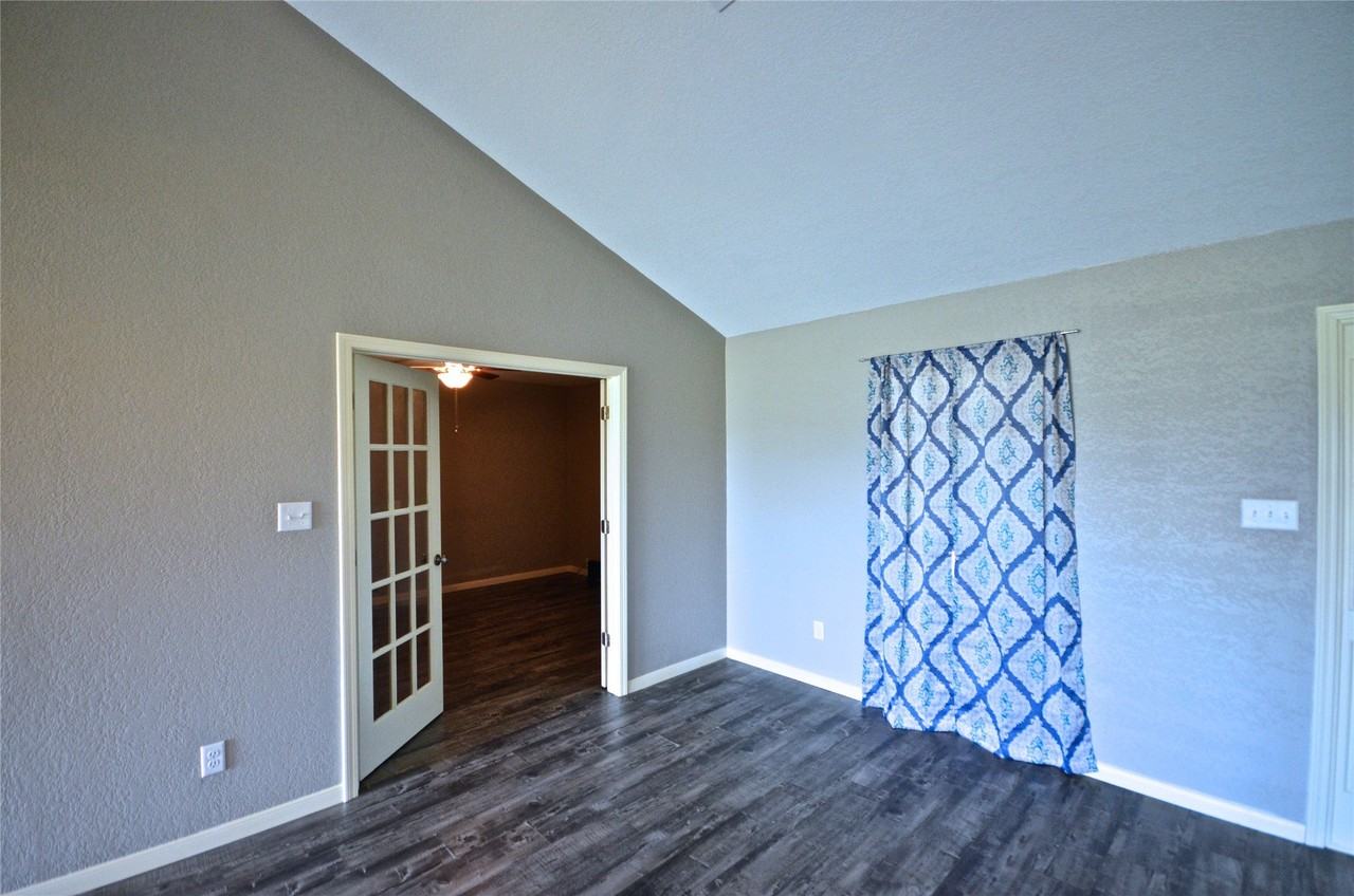 3543 Tamarisk Ln - Photo 3 of 22