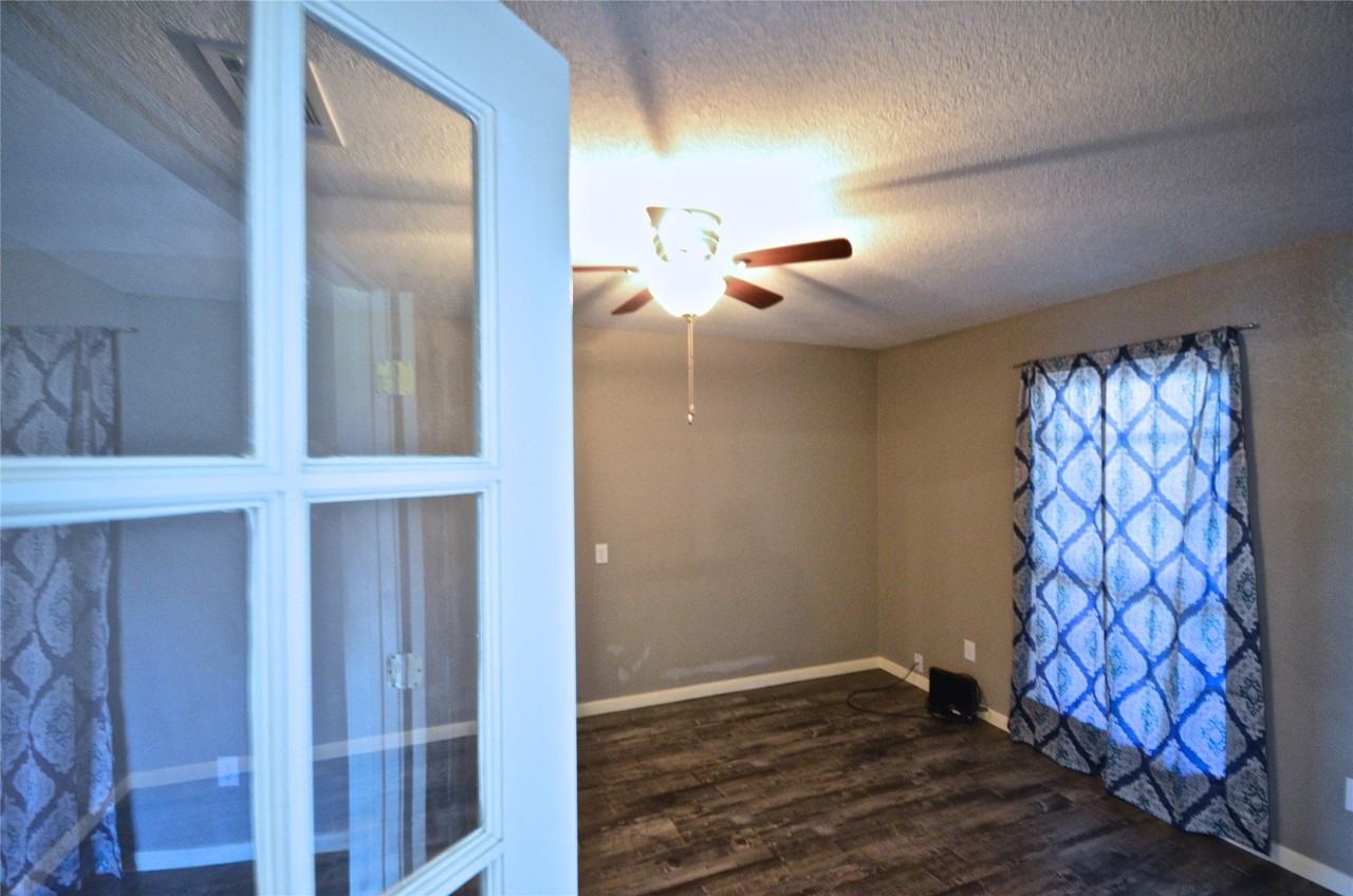 3543 Tamarisk Ln - Photo 4 of 22