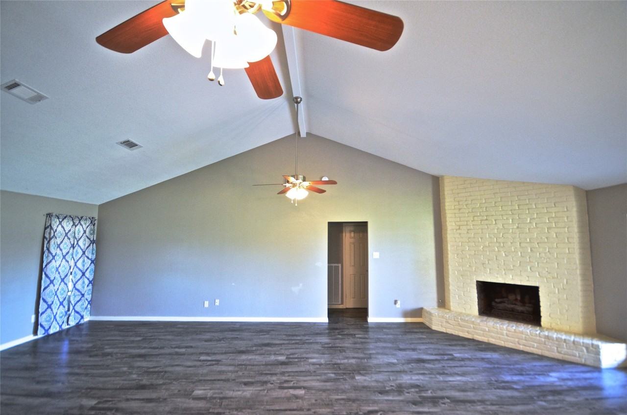 3543 Tamarisk Ln - Photo 5 of 22