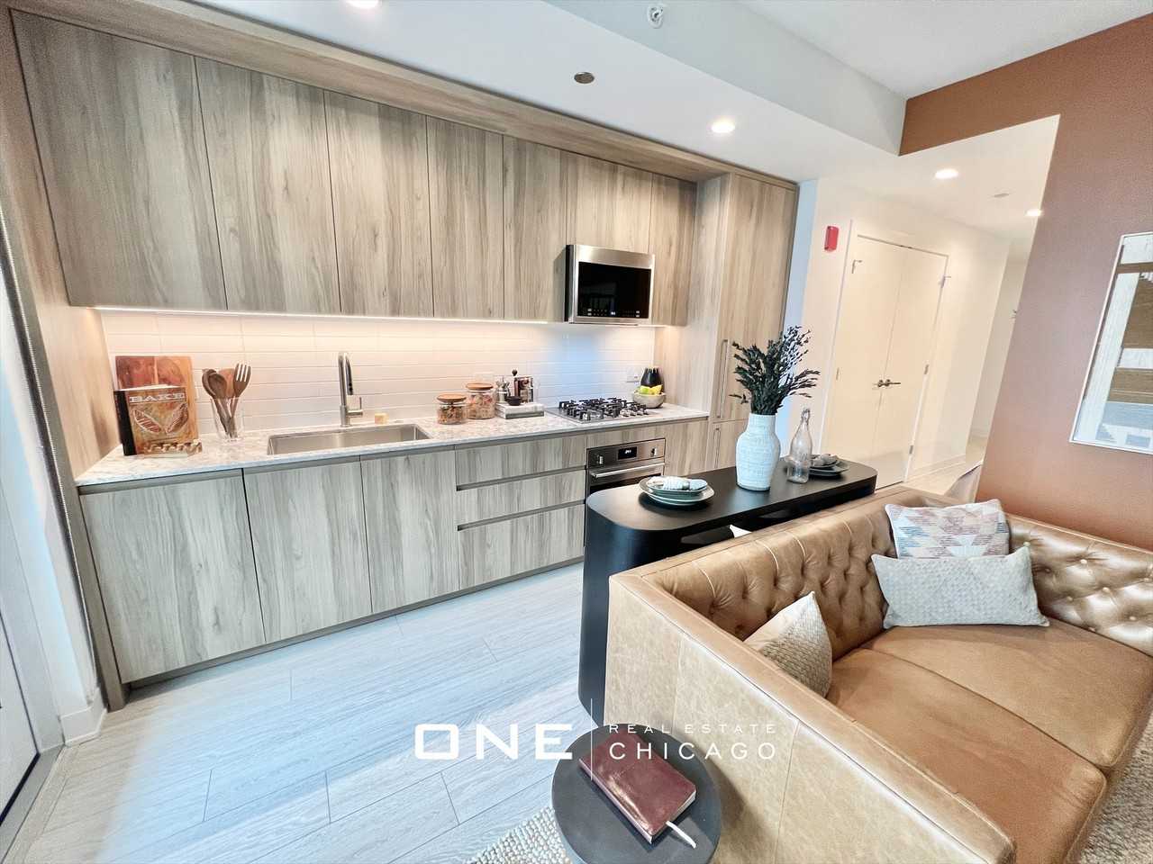 N Halsted St - Photo 7 of 17