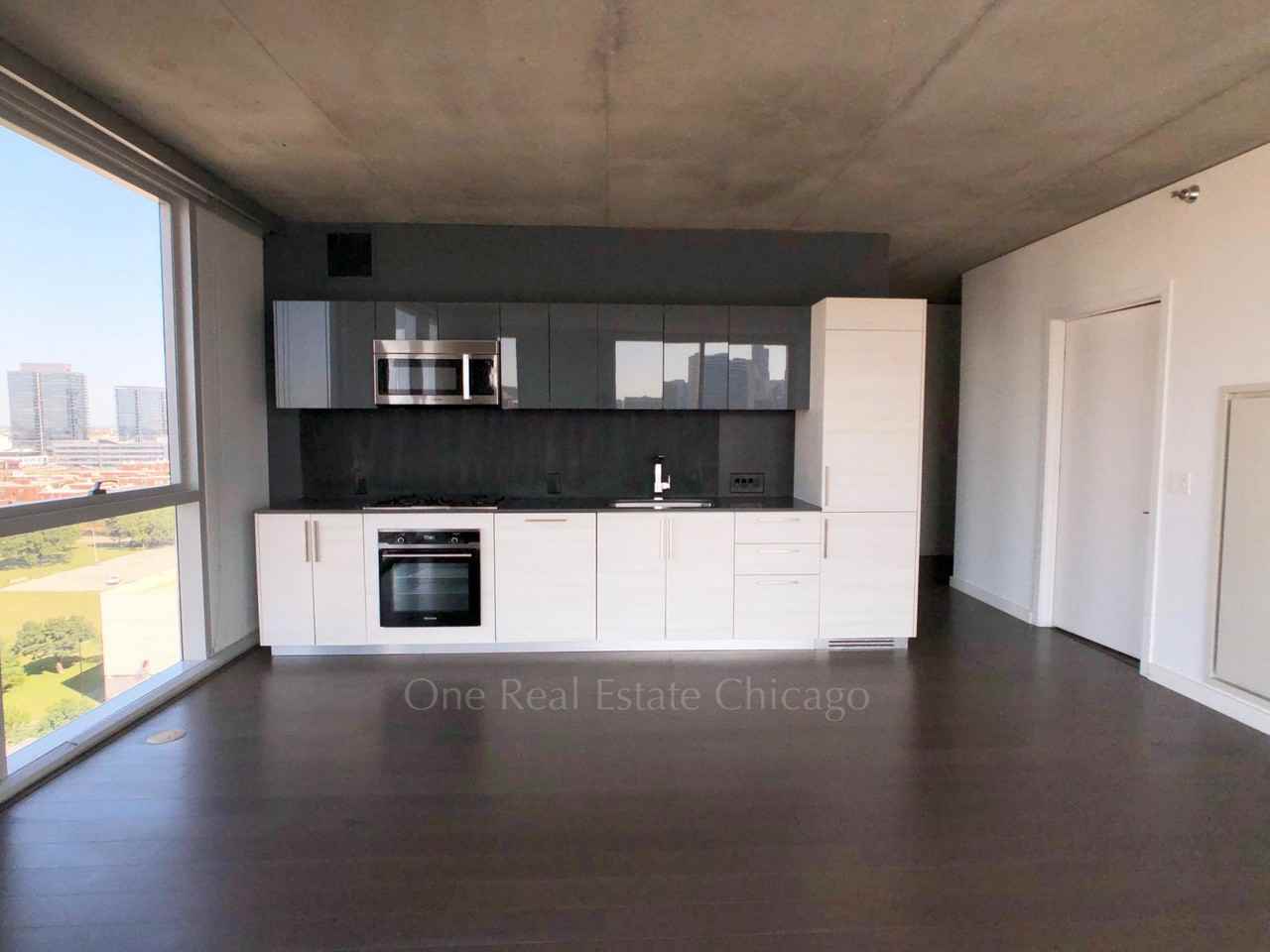 W Division & Larrabee - Photo 3 of 23