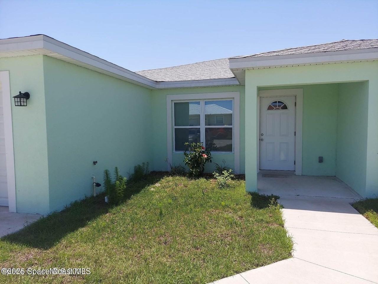 821 Angela Ave - Photo 2 of 11